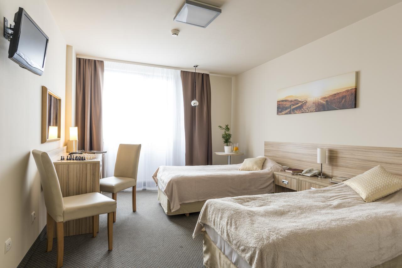 Hotel Willa Wiosenna Ozarów Mazowiecki Exteriér fotografie
