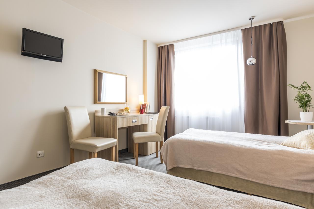 Hotel Willa Wiosenna Ozarów Mazowiecki Exteriér fotografie