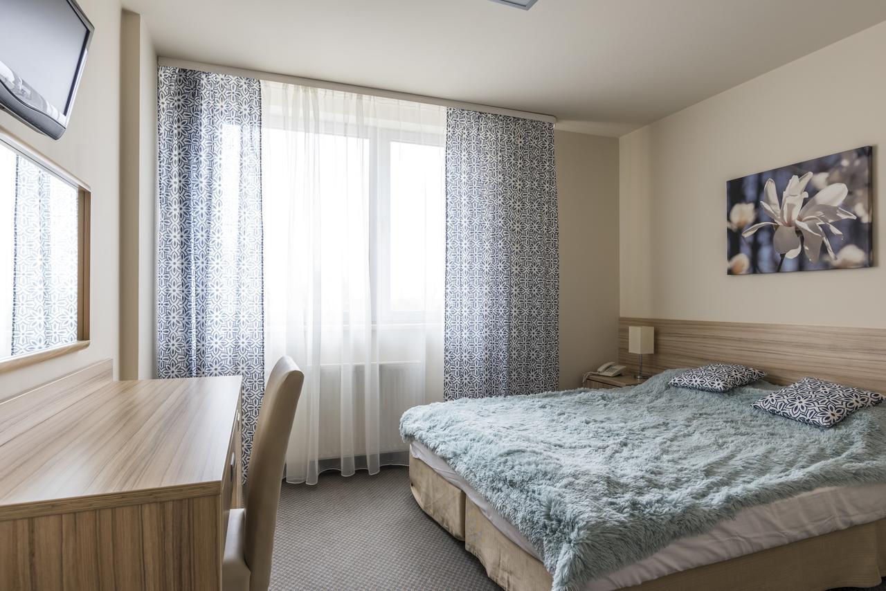 Hotel Willa Wiosenna Ozarów Mazowiecki Exteriér fotografie
