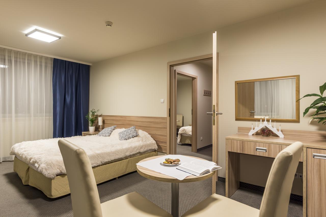 Hotel Willa Wiosenna Ozarów Mazowiecki Exteriér fotografie