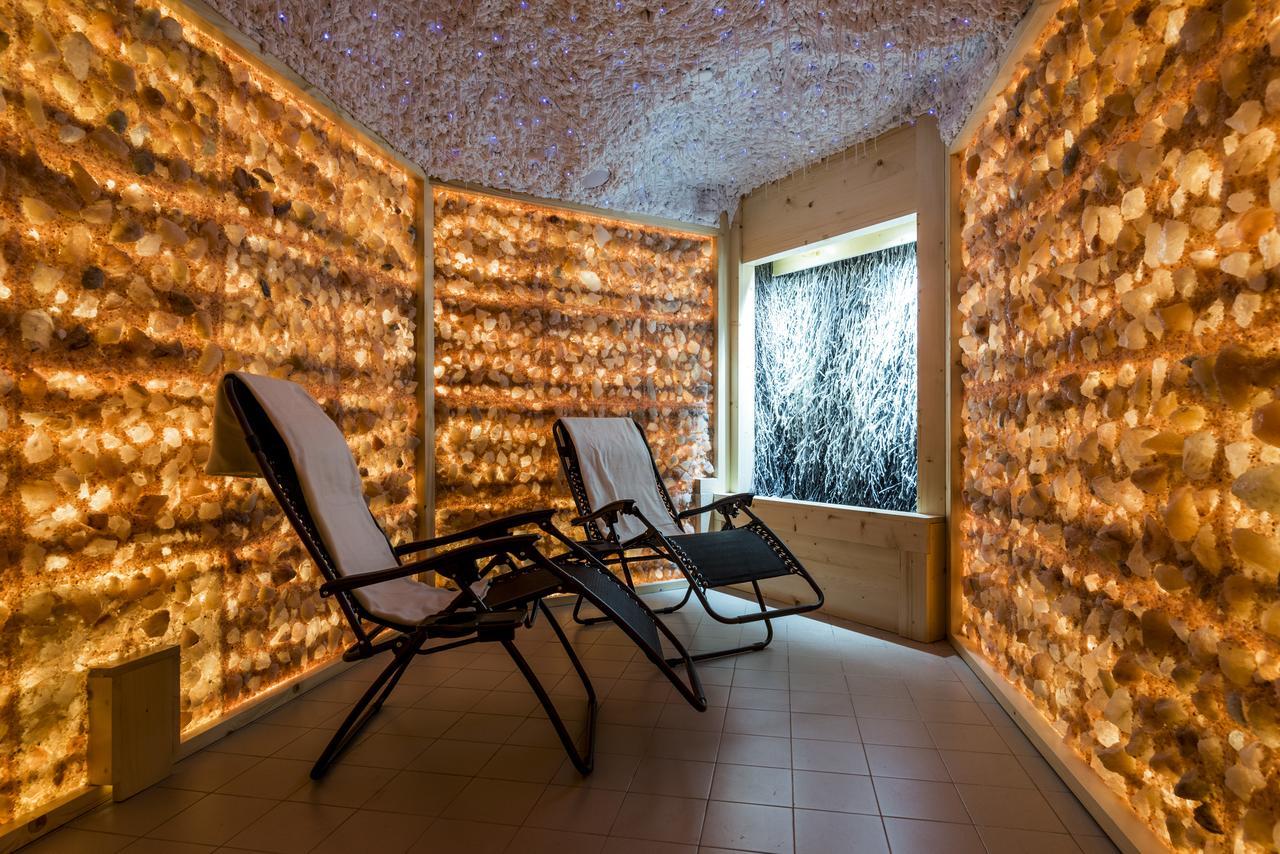 Hotel Willa Wiosenna Ozarów Mazowiecki Exteriér fotografie